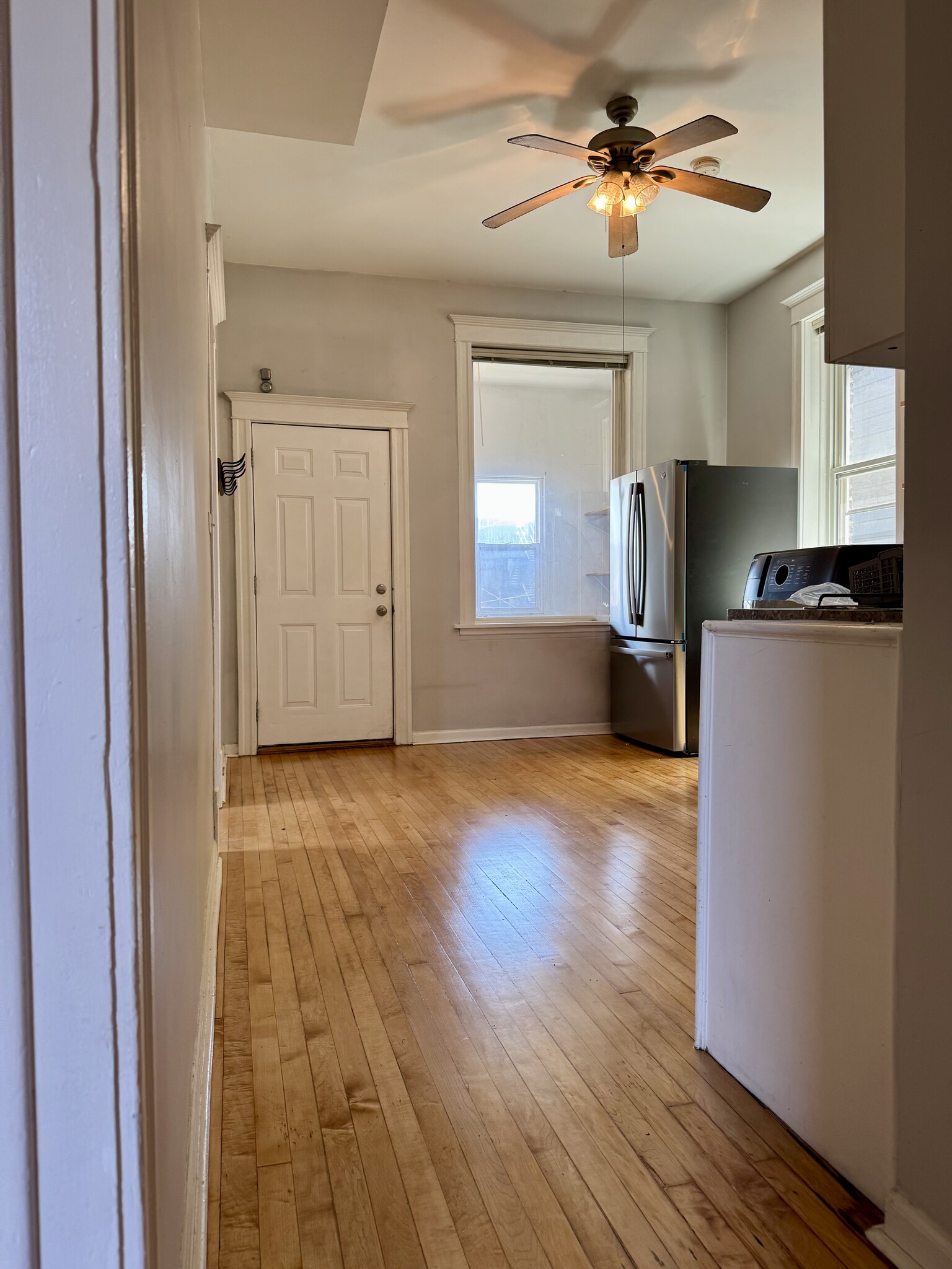 2nd floor - 1833 N Sawyer Ave