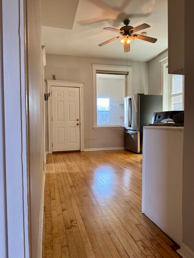 2nd floor - 1833 N Sawyer Ave