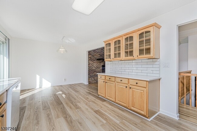 Building Photo - 17 Throckmorton Ln