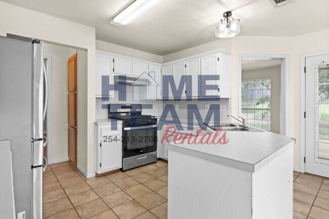 Building Photo - 714 Silver Creek Dr