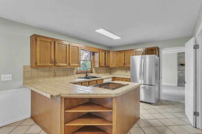 Building Photo - Spacious 4BR, 4BA Home with Lake Views in Belle Terre Acres $2,225/mo rent***