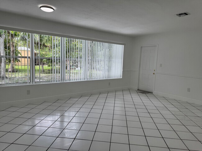 Building Photo - 6884 NW 14th St