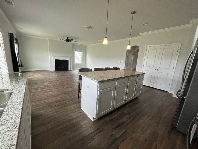 Building Photo - 125 Percheron Dr