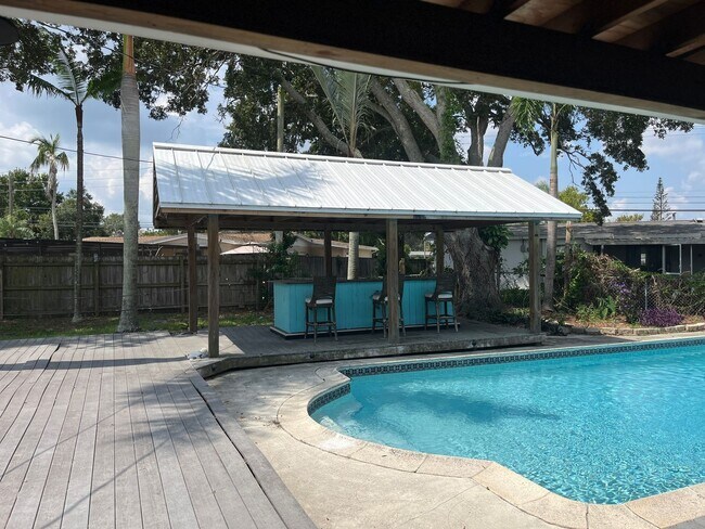 Building Photo - 375 Carrousel Ct