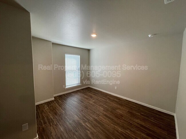 Building Photo - 2108 Langford Ave