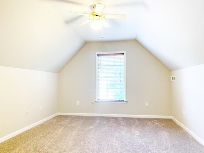 Building Photo - 105 Crown Empire Ct