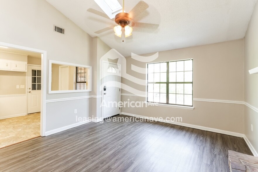 Building Photo - 3414 Aurelia Dr