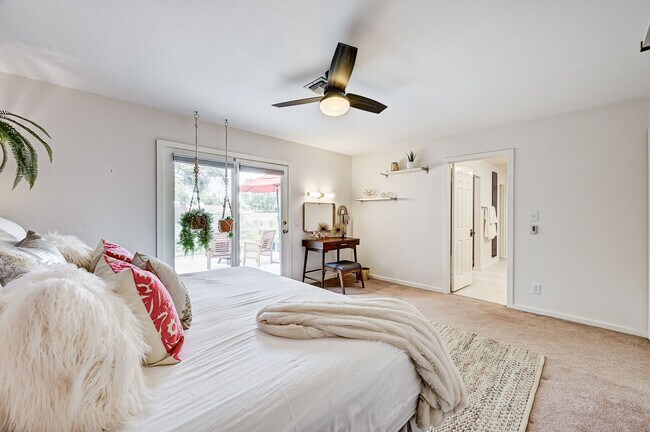 Building Photo - 2400 La Solana Way