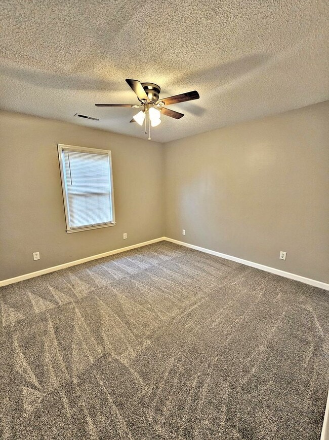 Building Photo - 3BR TOWNHOUSE FOR RENT - DECATUR SW