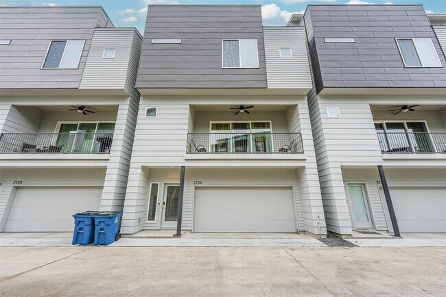 Building Photo - 2136 Dennis St