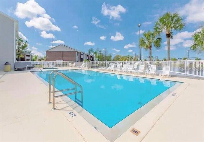 Building Photo - 1400 Gandy Blvd N