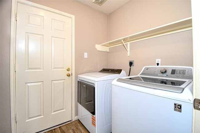Building Photo - 25923 Marshbrook Ln