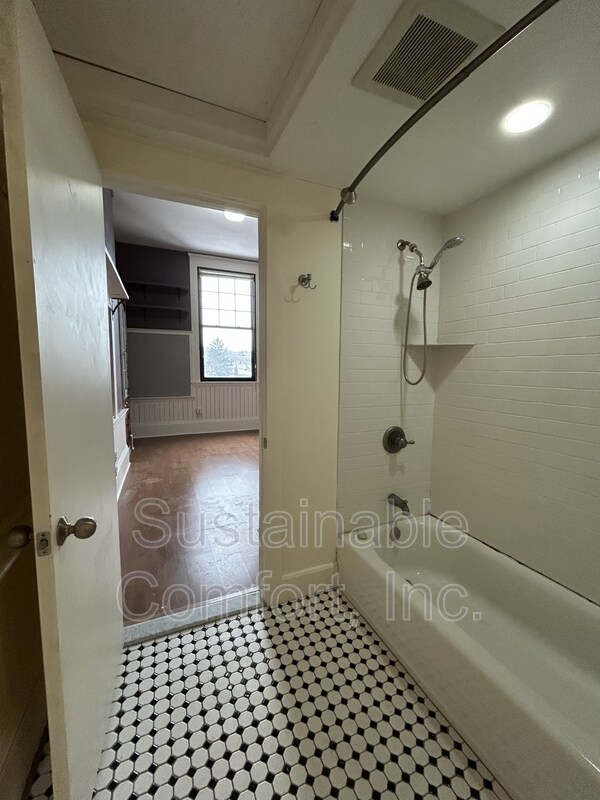 Building Photo - 28 Adams St