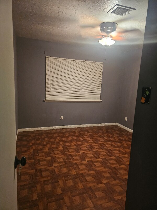 Building Photo - 4011 Alshire Dr