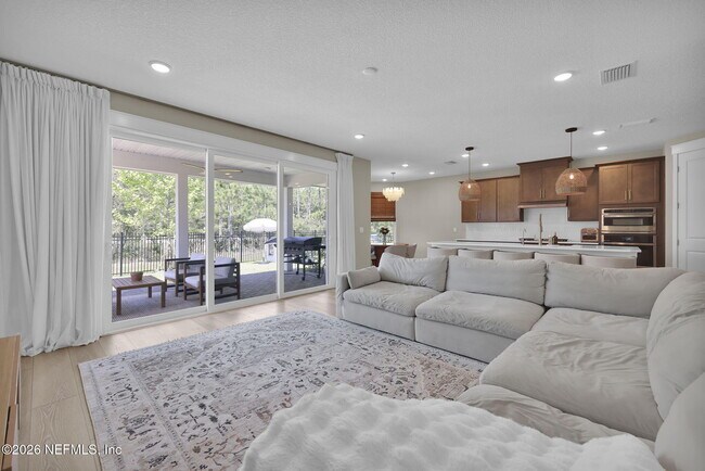 Building Photo - 202 Sutton Dr