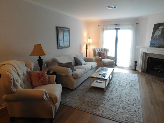 Building Photo - 400 Squire Pope Rd