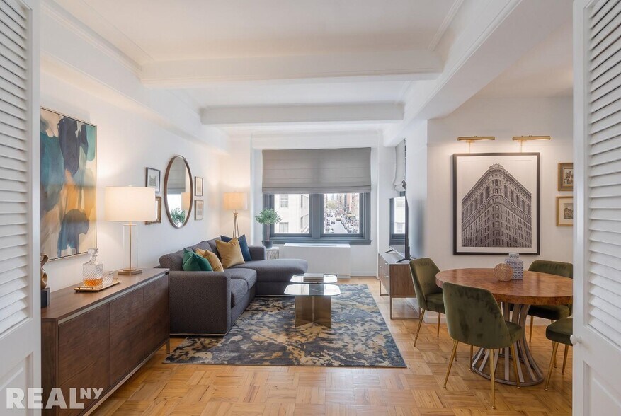 Building Photo - 101 W 55th St