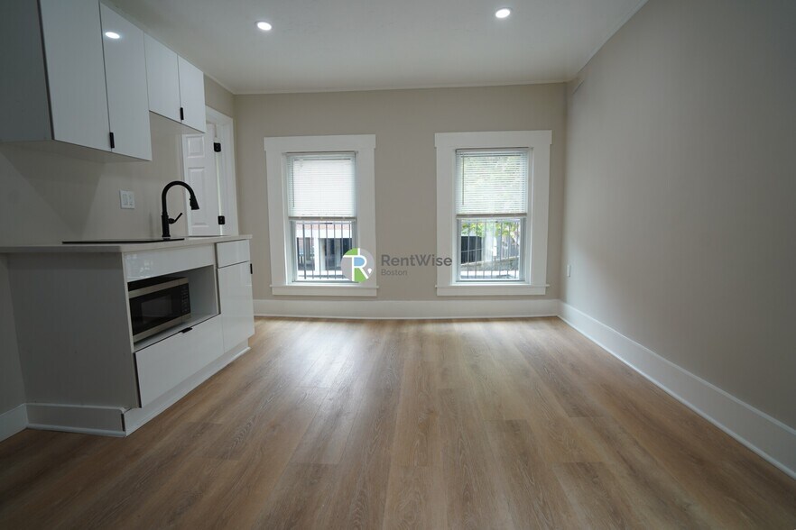 Primary Photo - 142 Dorchester St