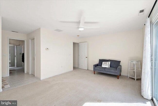Building Photo - 38259 Lake Dr