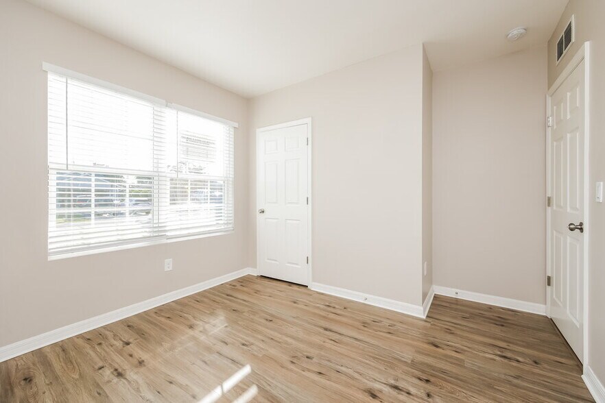 Building Photo - 509 SW 11th Ave