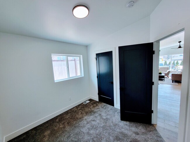 Building Photo - ABSOLUTELY UNBELIEVABLE NEW HIGH END CUSTOM HOME!