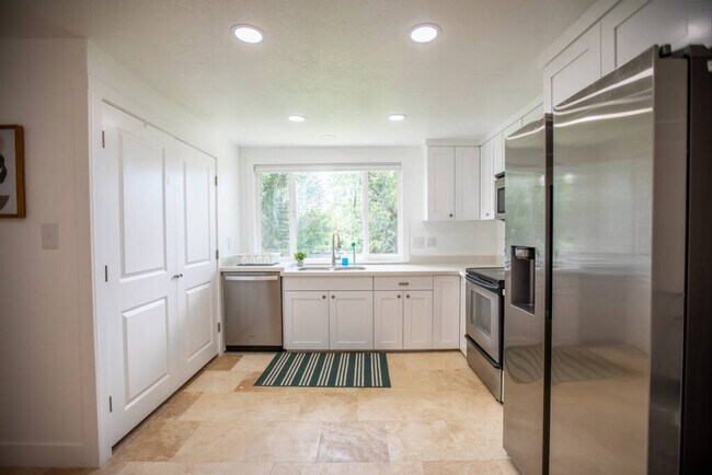 Building Photo - 9949 E Sego Lily Dr