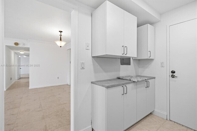 Building Photo - 625 Biltmore Way