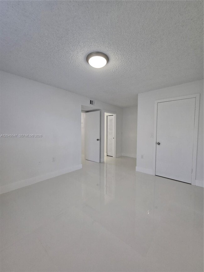 Building Photo - 595 Vista Isles Dr