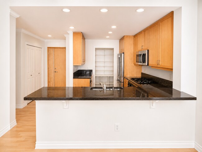 Building Photo - 850 Beech St