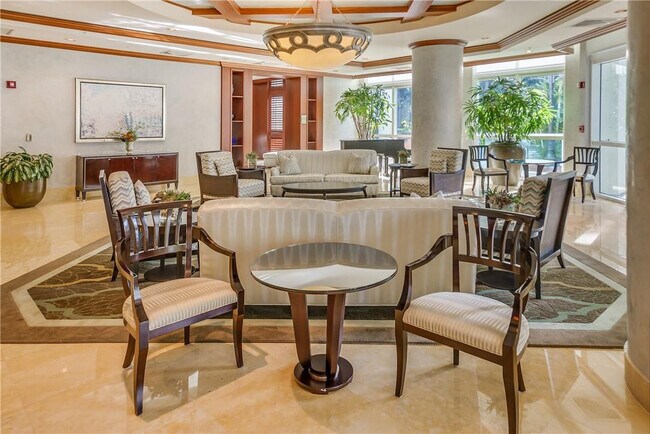 Building Photo - 347 N New River Dr E