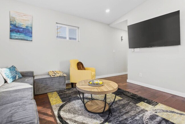 Building Photo - 518 Prospect St