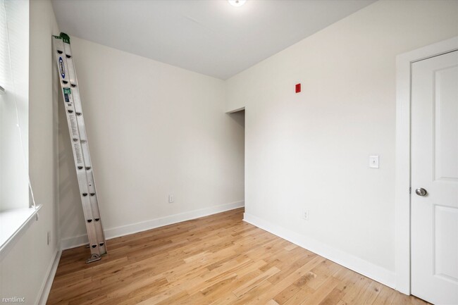 Building Photo - 3 br, 2 bath Triplex - 2031 N Carlisle St ...