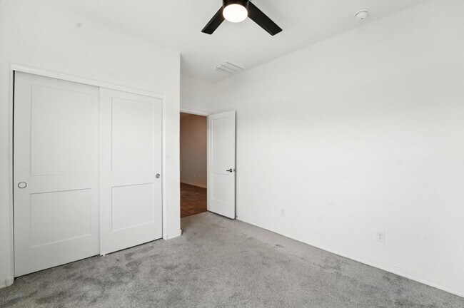 Building Photo - Stunning new build in Glendale, AZ!