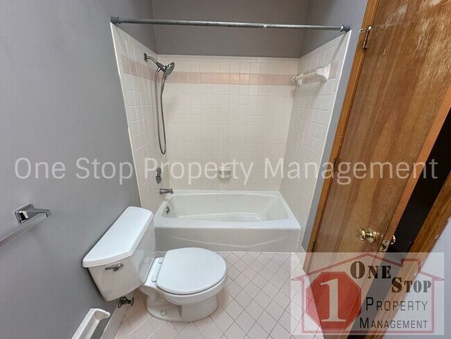 Building Photo - 3 bedroom, 2.5 bathroom home is desirable ...