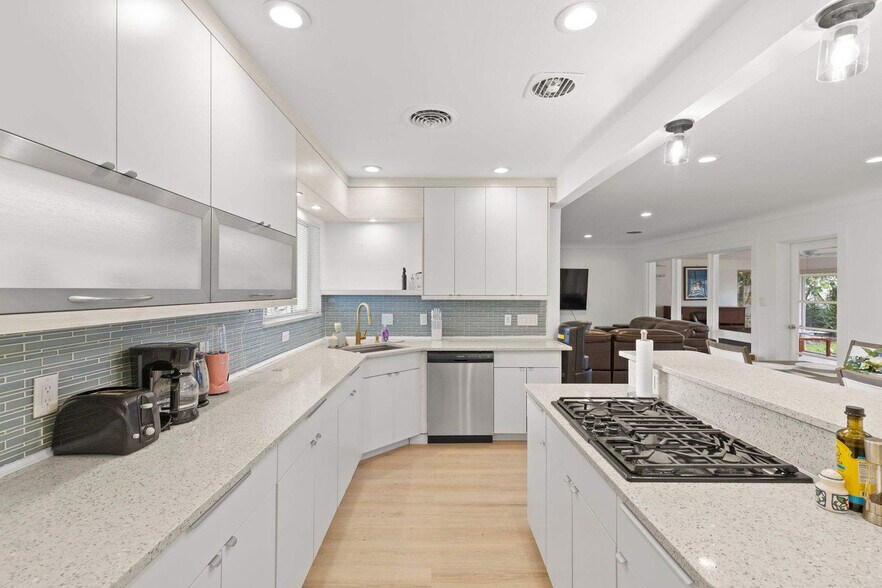 Building Photo - 490 Coffee Pot Riviera NE
