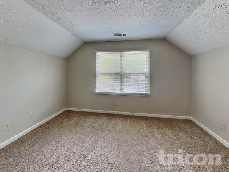 Building Photo - 100 Creekwood Ct