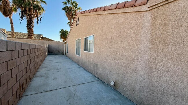 Building Photo - 82259 Calico Ave