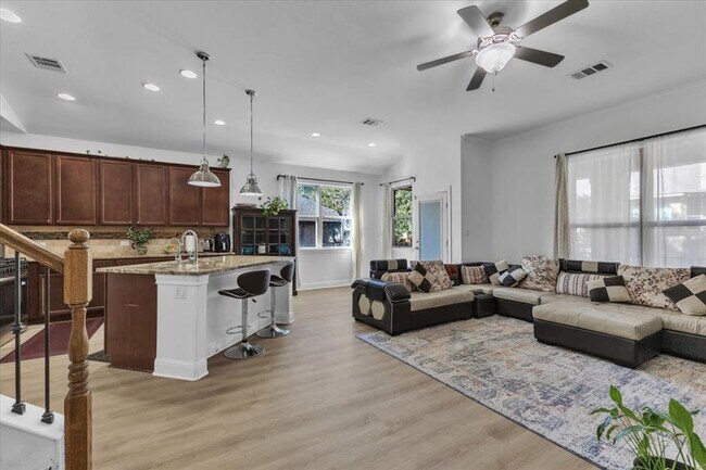 Building Photo - 4421 Trinity Woods St