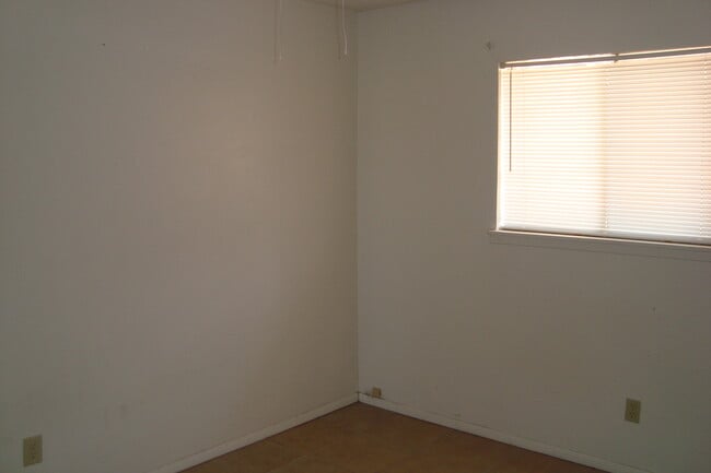 Building Photo - Northeast El Paso Duplex