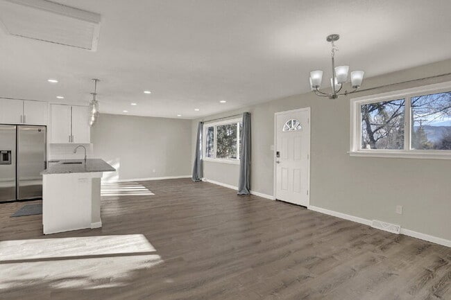 Building Photo - Westside Gem! 4 Beds, 3 Baths, Over 2,500 ...