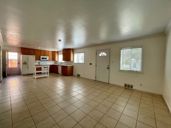 Building Photo - $0 DEPOSIT OPTION!  CHARMING 3BED/2BATH HARVEY PARK RANCH STYLE HOME!