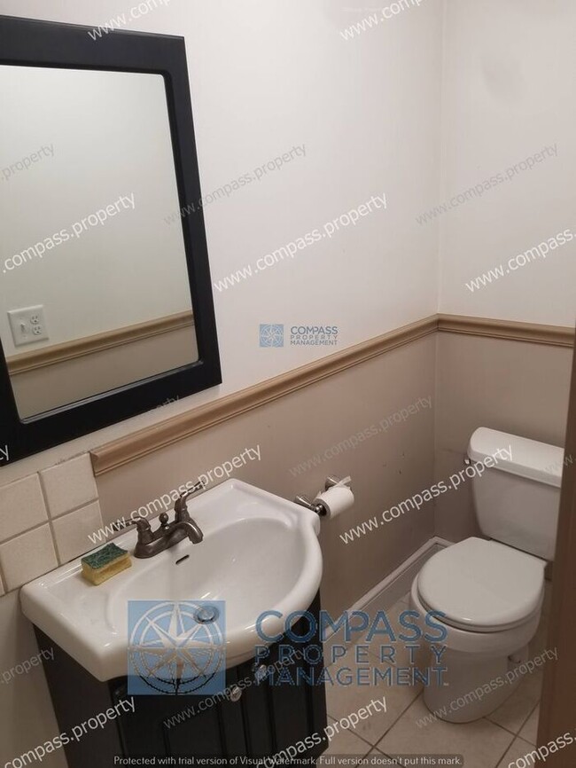 Building Photo - $995 - 1 Bedroom Apartment PLUS OFFICE are...