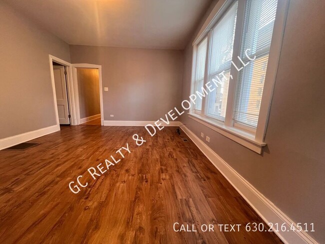 Building Photo - *** ALBANY PARK / 4 BEDROOM - 2 BATH / ONS...