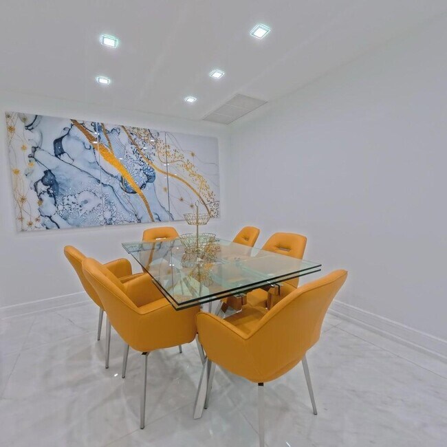 Building Photo - 650 NE 32nd St