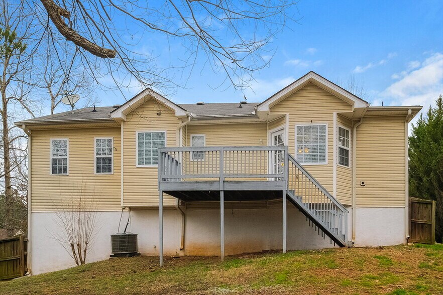 Building Photo - 215 Mountain Ln