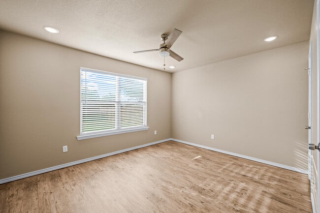 Building Photo - 309 Ave H