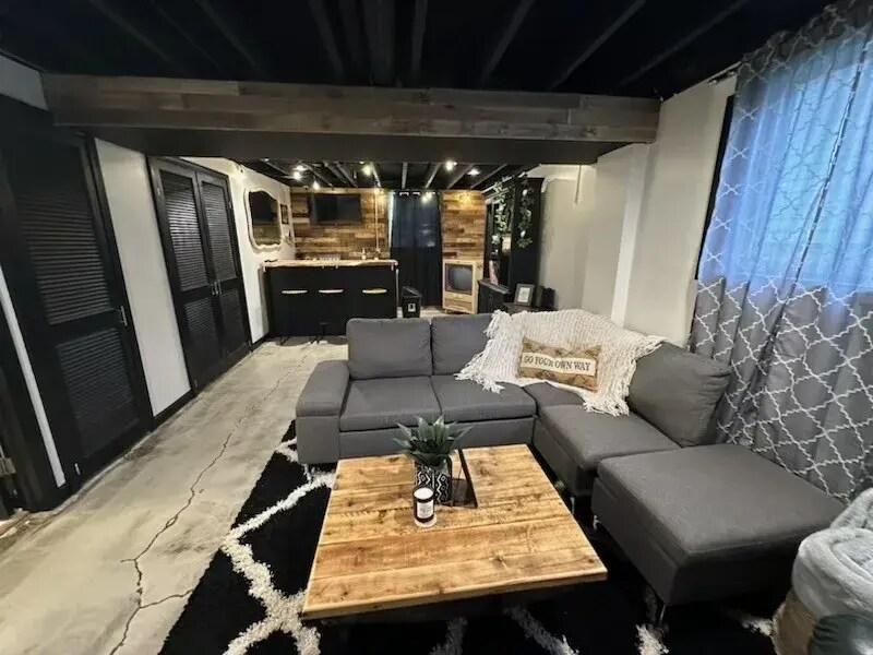 Building Photo - 1207 Sandburg Dr