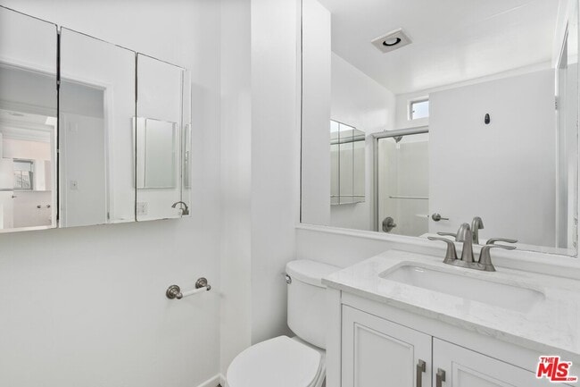 Building Photo - 110 Fleet St