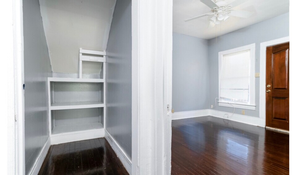 Building Photo - 208 E Arsenal