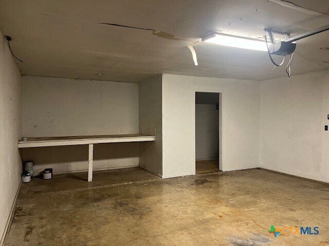 Building Photo - 1306 Carnation Ln